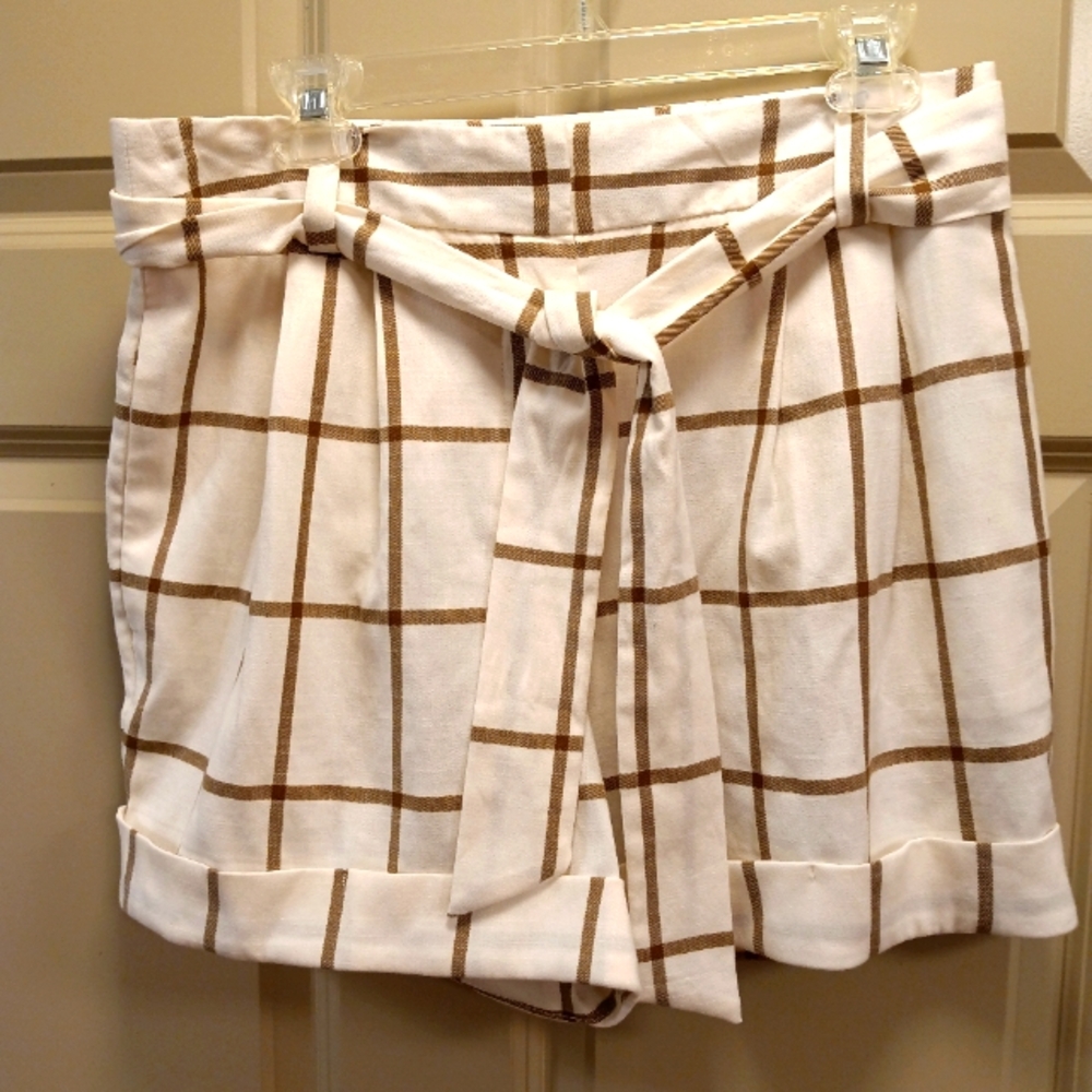 Worthington Tailored Plaid Cuffed Shorts - size 10